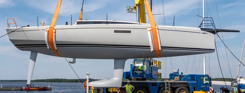 ClubSwan 43 hull at crane launch