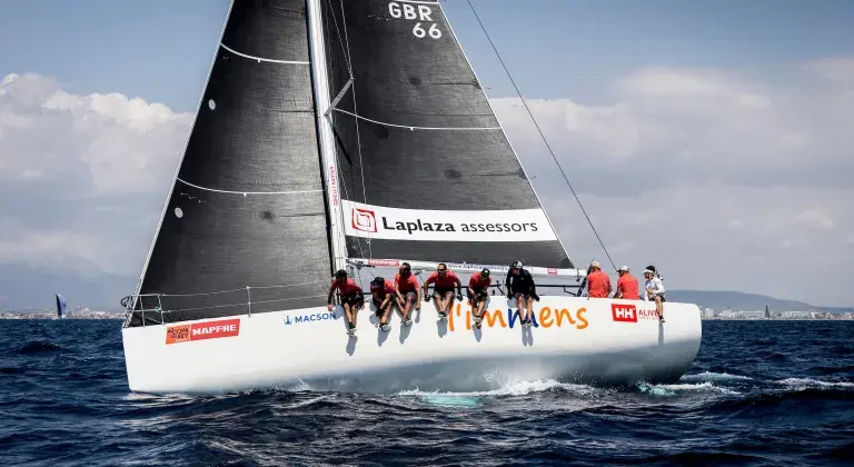 Sinergia 40 L'Immens from astern during a race